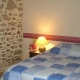 10 chambres, 8 salles de bains (wc, douche, lavabo)